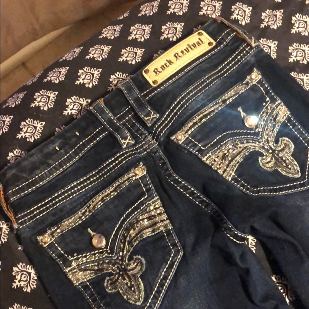 Rock revival straight leg jeans!